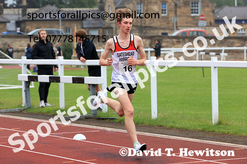 Boys 3000 metres, 2025 Northumberland Schools Track and Field, . Photo: David T. Hewitson/Sports for All Pics